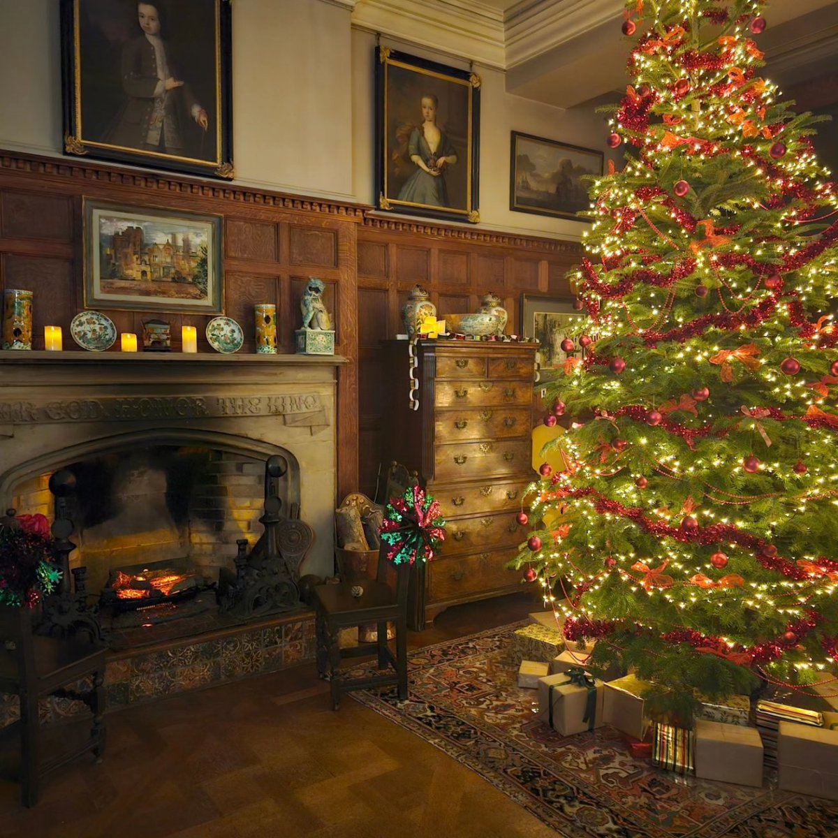 Lovely tree at <a href="/scotneycastleNT/">Scotney Castle</a> . Thanks for allowing local residents of Lamberhurst, Goudhurst and Kilndown to attend.