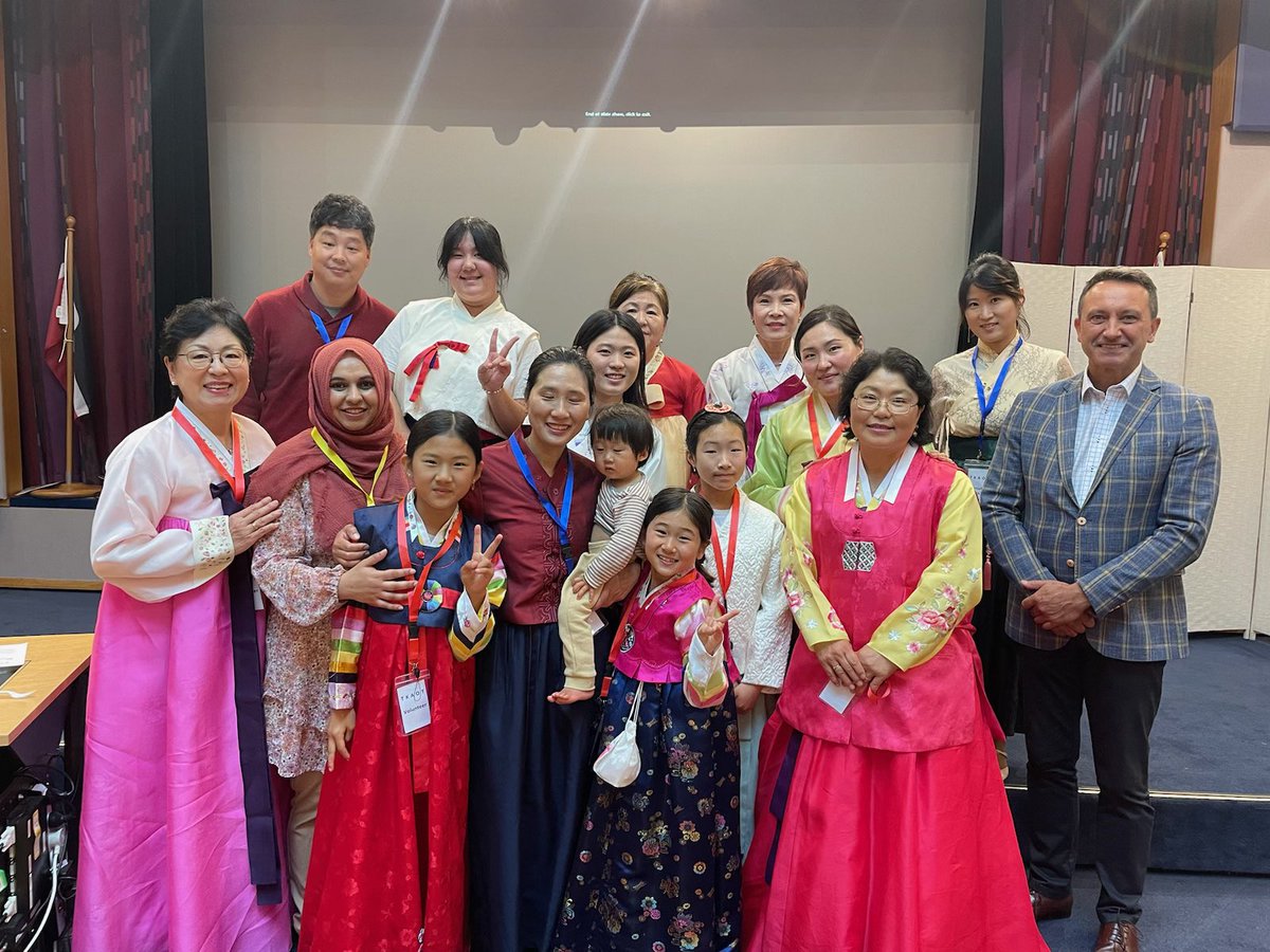 DavidMacLeodMP's tweet image. Unique and special experience for me today at the Taranaki Korean Association tea ceremony 🍵 🇰🇷 Thank you for welcoming me and teaching me all about this important South Korean tradition