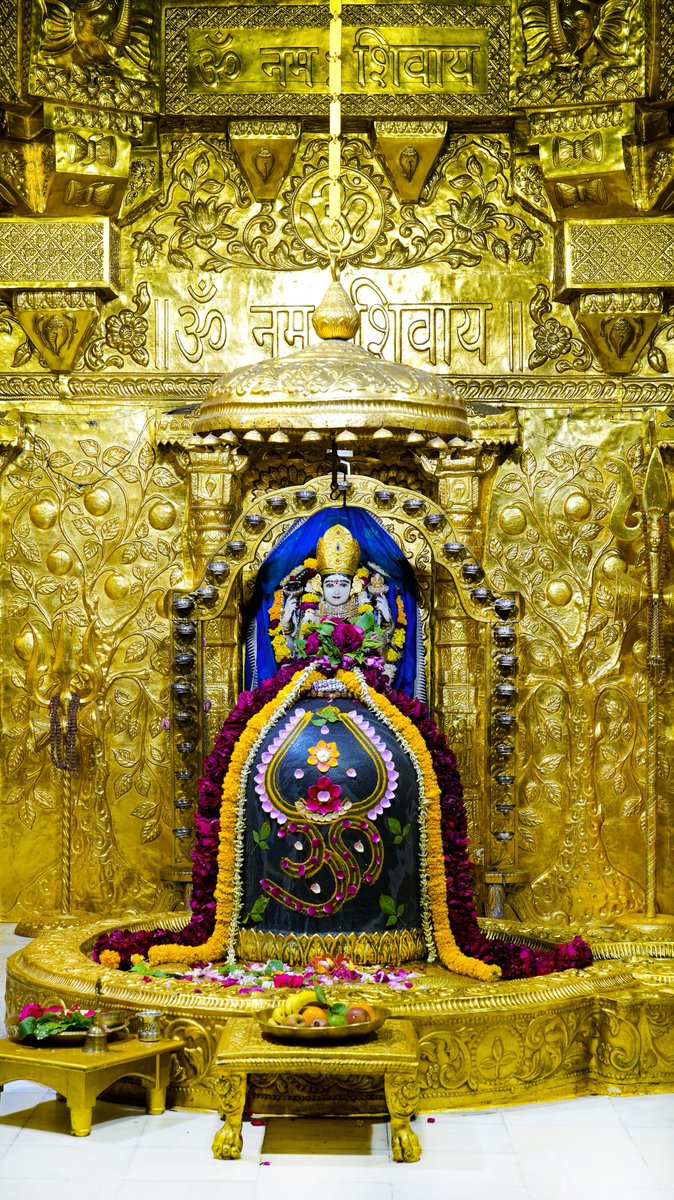 Somnath_Temple's tweet image. श्री सोमनाथ महादेव मंदिर,
प्रथम ज्योतिर्लिंग - गुजरात (सौराष्ट्र)
दिनांकः 16 दिसंबर 2023, मार्गशीर्ष शुक्ल चतुर्थी (विनायक चतुर्थी) - शनिवार
प्रातः शृंगार
12236828
#bhakti
#mahadeva
#somnath
#shree_somnath_trust
#Somnath_Temple
#Pratham_Jyotirlinga