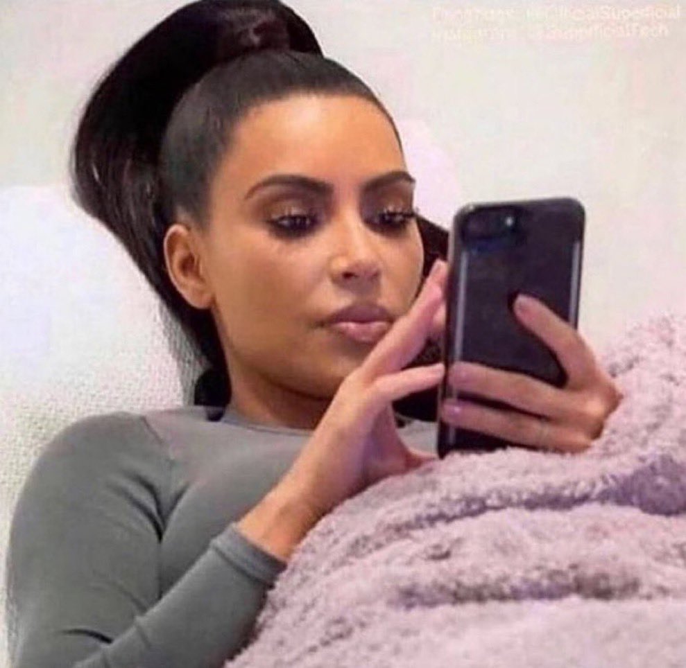 Eu assistindo a um filme em 32 partes no tiktok