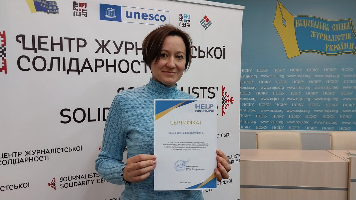 Kherson journalist Olena Vanina completes vital first aid training with MARCH algorithm and Stop the Bleed, a program by NUJU in collaboration with military instructors. Essential for frontline areas, she hopes these skills won't be needed but values the knowledge. #SafetyFirst