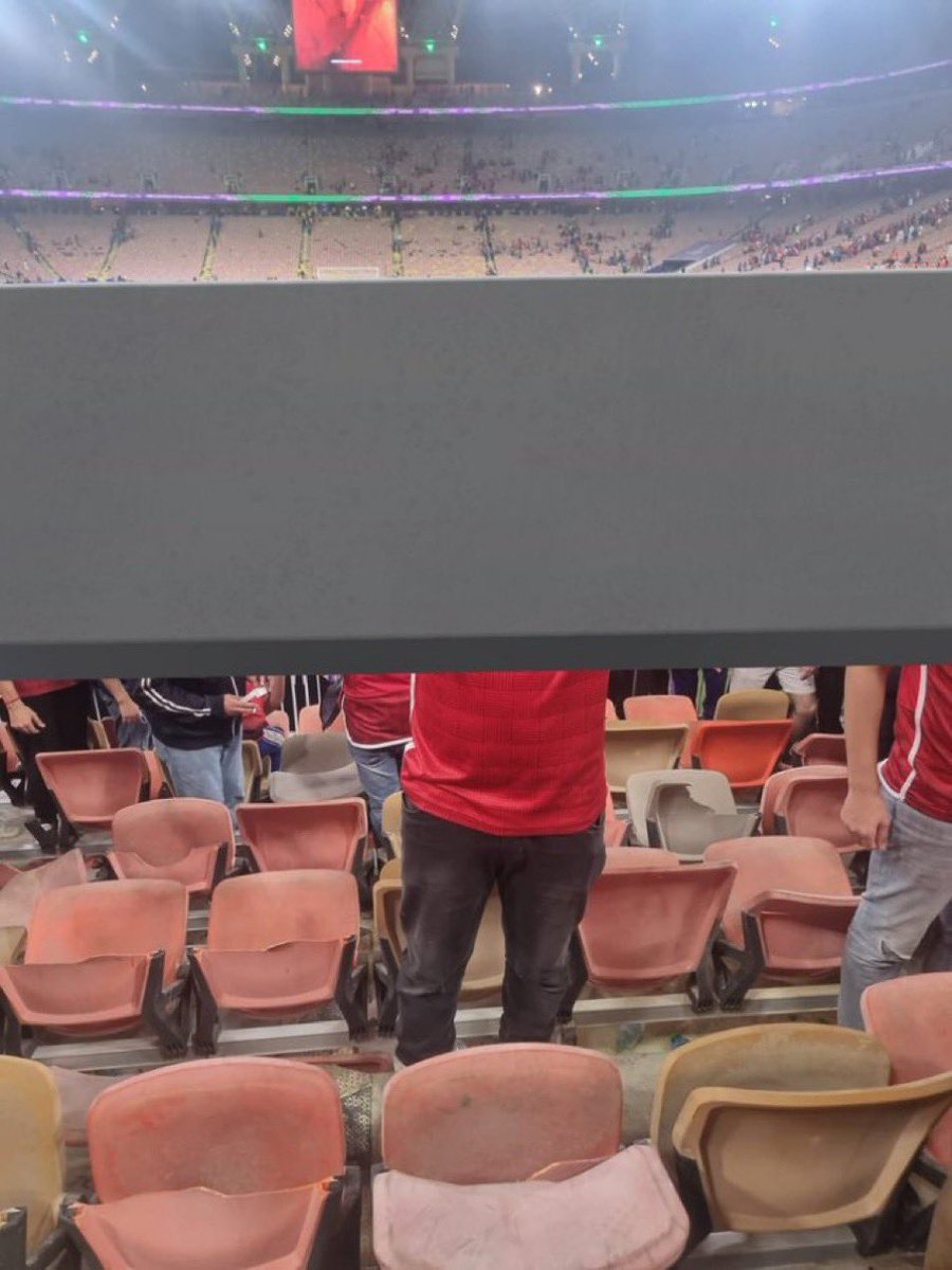 xSaudiManx's tweet image. لابد أن يتم محاسبة جمهور نادي الاهلي المصري الغير محترم ويتم منعهم من حضور المباراة القادمة حسب أنظمة وقوانين الفيفا 

اولا قيام جمهور نادي الاهلي المصري بتكسير وتخريب كراسي المدرجات هذا طبعا كله بسبب ادارة نادي الاهلي المصري الفاشله الي حولت مباراة كرة قدم دولية الى ساحة تحرير…