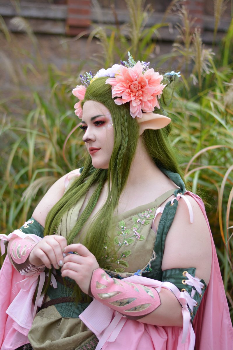 Koalois's tweet photo. 🪴Fearne Calloway🪴

I've not posted in a long time so here is my apology in the form of Fearne. 

Photos: Amyntheoutcast 
#CriticalRole #CriticalRoleCosplay  @CriticalRole https://t.co/aj91QeNsPT