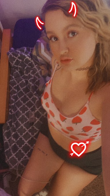 I&rsquo;ll be on myfreecams in a few mins 🌸 avery_doll https://t.co/rZJOsMh3G6<a href="/tag/mvsales"class="tags"><span>#mvsales</span></a>