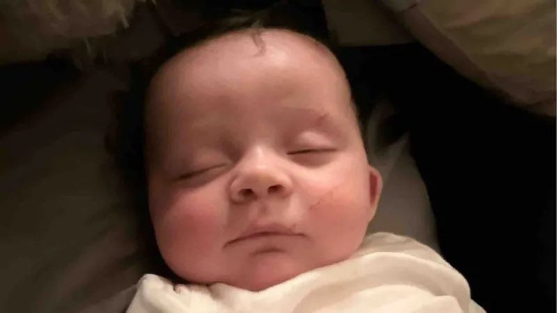 A four-month-old baby has been found alive in a tree after he was sucked up into a tornado in Tennessee. bbc.com/news/world-us-…