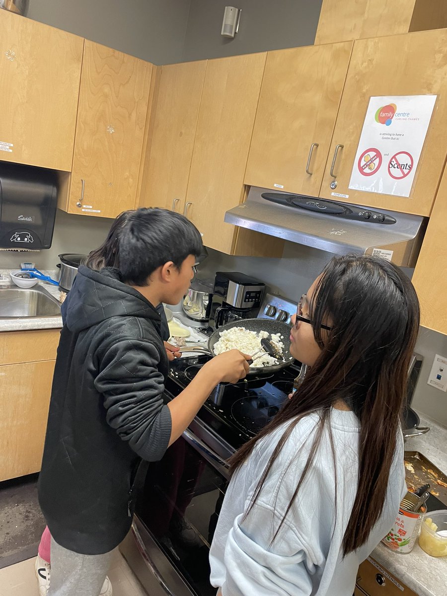 Cuisine en cours de français <a href="/NorthbraeKnight/">Northbrae Public School</a>. I was lucky enough to get to sample some fantastic cooking. Très bien! 🧑‍🍳