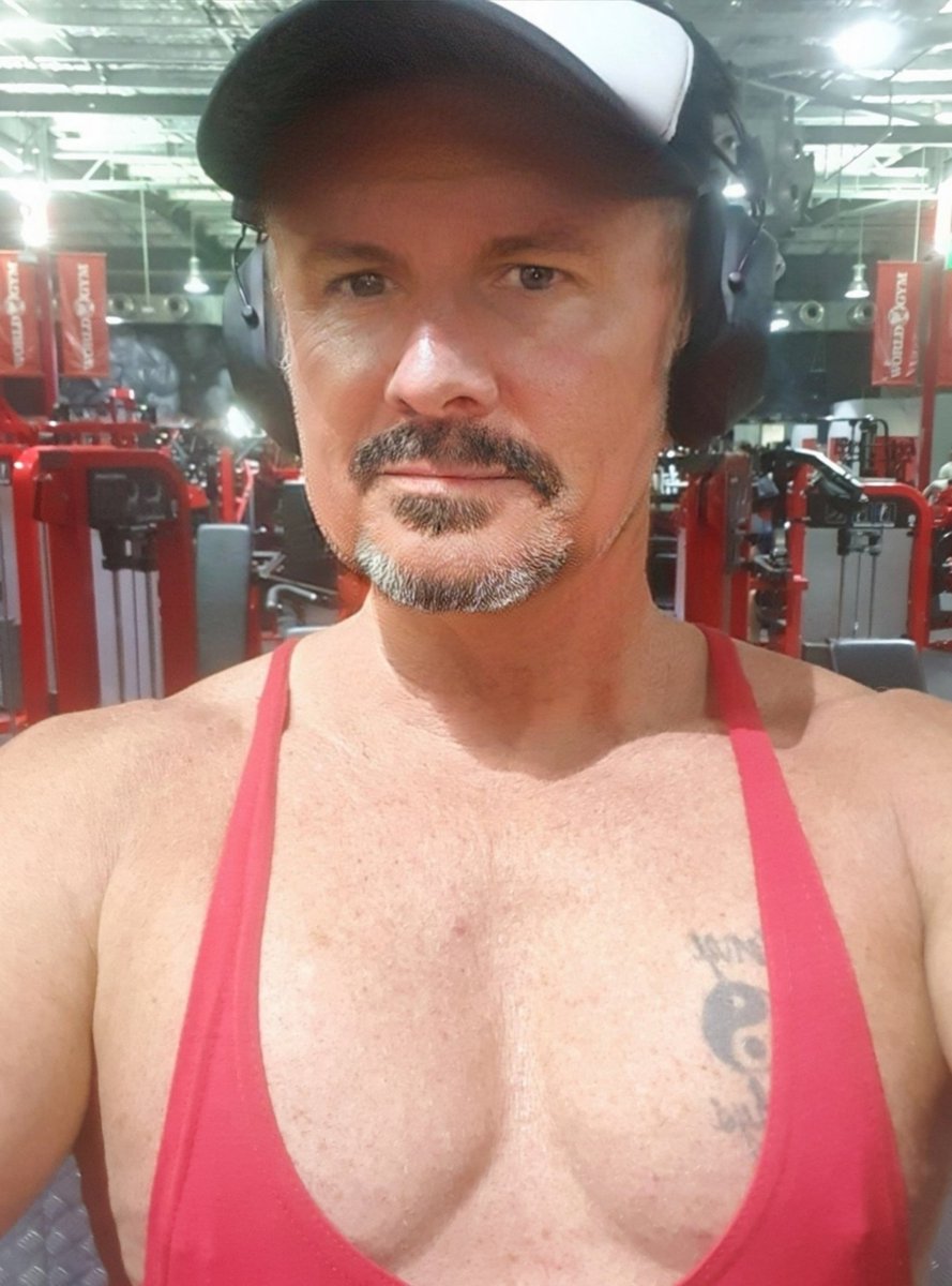 glen76389's tweet photo. Our Second Home
World Gym Cairns
Say Hi if you see Us there🍆
Hung Down Under Gym Singlet 🌈💪🌏🦘
@AusGayXXX #gym #cut
#teamcut #uncut #Hungary 
#bigmen #meshjocks #gay 
#gaymuscle #gayfit https://t.co/G27bYb9gax