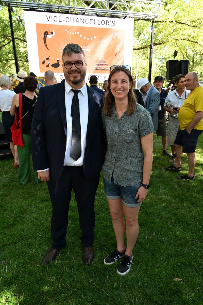 Congrats to my colleague Christoph @NitscheLab @ANUChemistry for bringing home the Vice-Chancellor's Award for Excellence in Advancing Research!!💪🤩 Truly well-deserved, and a great way to close out the year at the VC's garden party! 🍾