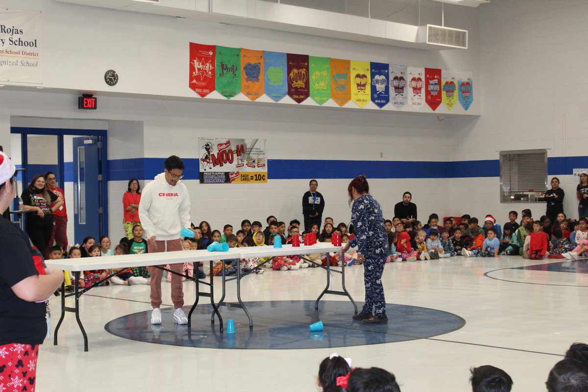 This tic-tac-toe challenge does not deter these Roadrunners from giving it their all.