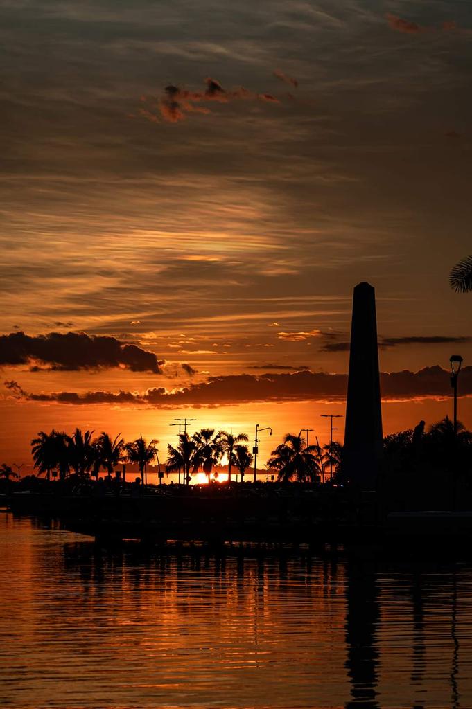 <a href="/loriaedilbertoo/">Edy Loria</a> <a href="/diana_uan/">Diana Uan</a> <a href="/DianaEstefanaC6/">Diana Estefanía Coronado Ruíz</a> <a href="/ivonne_0400/">Ariana Ivonne Medina Chan</a> <a href="/mapachestec/">@MAPACHESTec</a> <a href="/LiliaAlejandr13/">Lilia López 💓</a> Bellos atardeceres en la #BahiaDeChetumal <a href="/LoriaNaidelyn/">Naidelyn Loria</a> 
<a href="/nellymercedes5/">Nelly Aguiar</a> 
<a href="/chetubien/">Comunidad Chetubien</a>