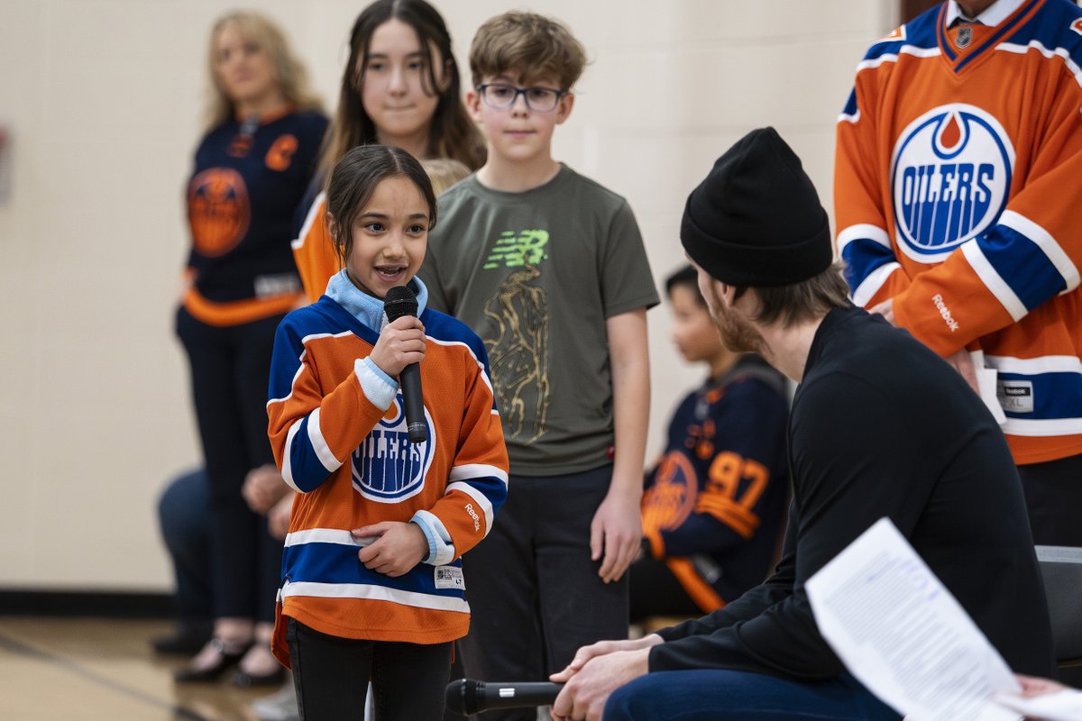 EPSBNews's tweet photo. Oilers superstar @cmcdavid97 took thoughtful questions from students at Nellie Carlson School today. Five #EPSB schools raised nearly $44K for @BenStelterFund, with Nellie Carlson students raising $15K and winning the draw for a visit with @EdmontonOilers McDavid. #yeg 👏 https://t.co/dXLCElSHb7