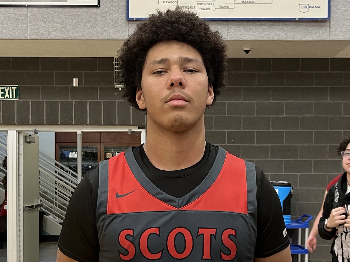 First career start led to the first career double digit scoring performance from @MalakaiFong33. The hard nosed freshman plays bigger than his listed 6-0 size and was a force inside early in the game for the Scots. He finished the game with 11 points.