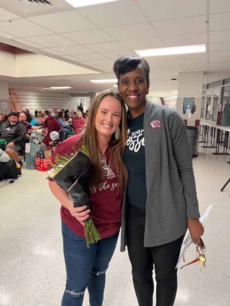 And that wraps another #ConsolChristmas with the always-dreaming, always-giving @gwenelder! These days are only possible with the incredible support from @ConsolPTO! One thing rings true each year…we love our Consol staff! 🐅💛🎄#ConsolConnection #TigerPride #SuccessCSISD