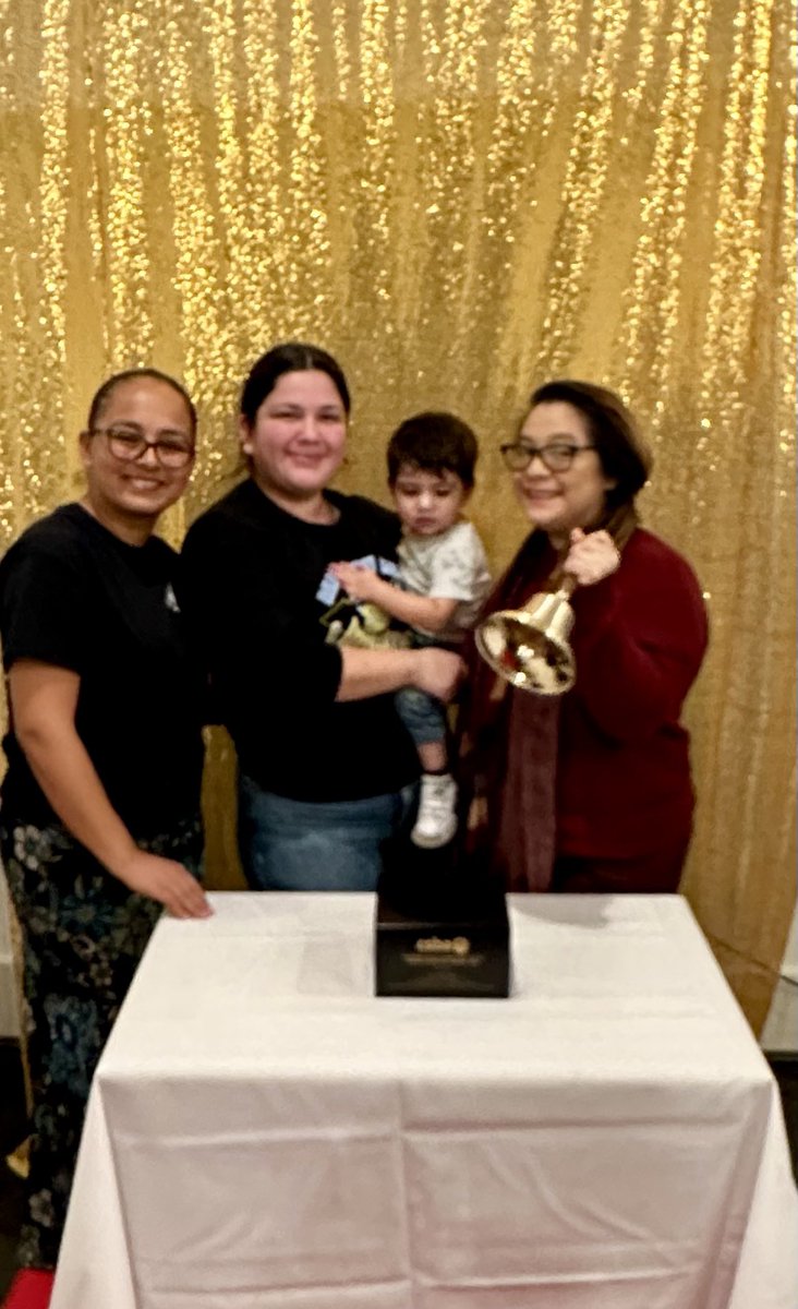 DeeDeeHarrison9's tweet image. What fun it was to share the glorious Golden Bell with our PALs today. It is because of them we have been recognized for exemplar parent leadership. @Team_BCSD @MarkALuque #TeamFACE #BCSDPALs