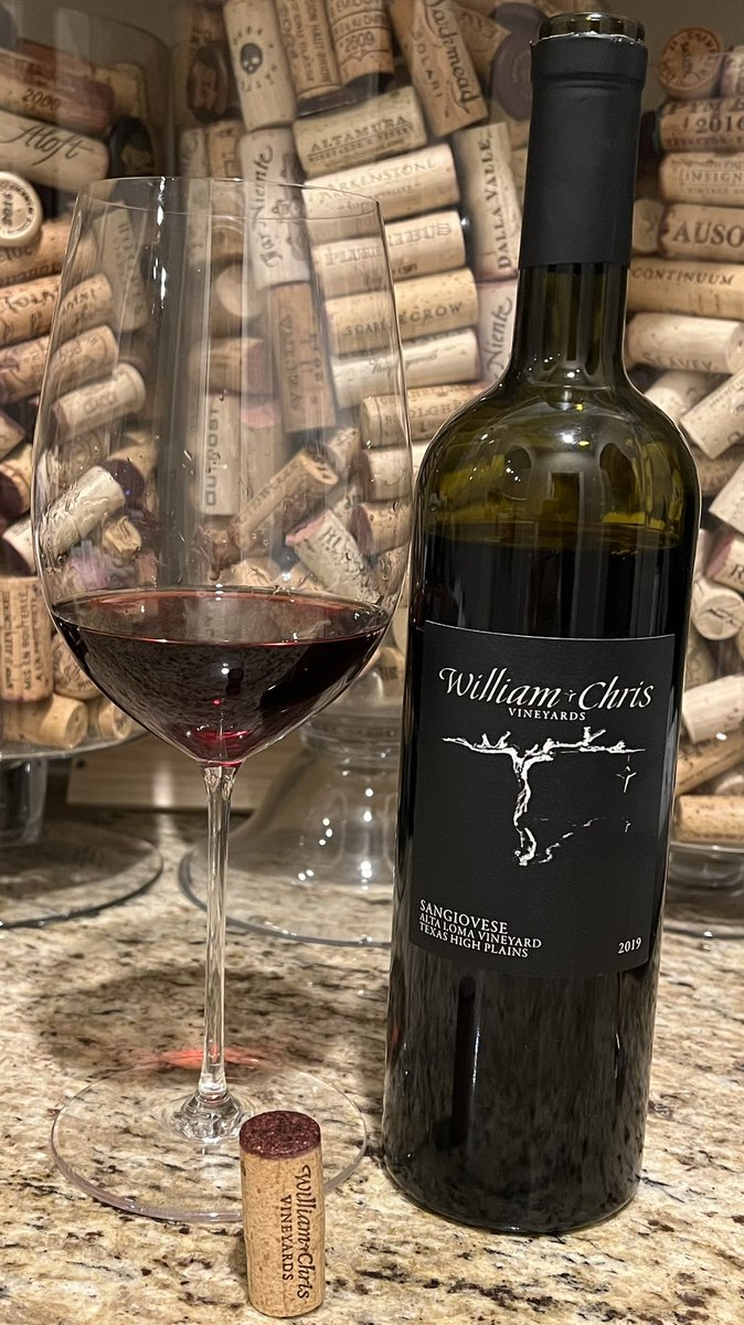 Opened the @WilliamChrisVin 
2019 Alta Loma Vineyard Sangiovese #txwine  #Fredericksburg 
Cheers friends!