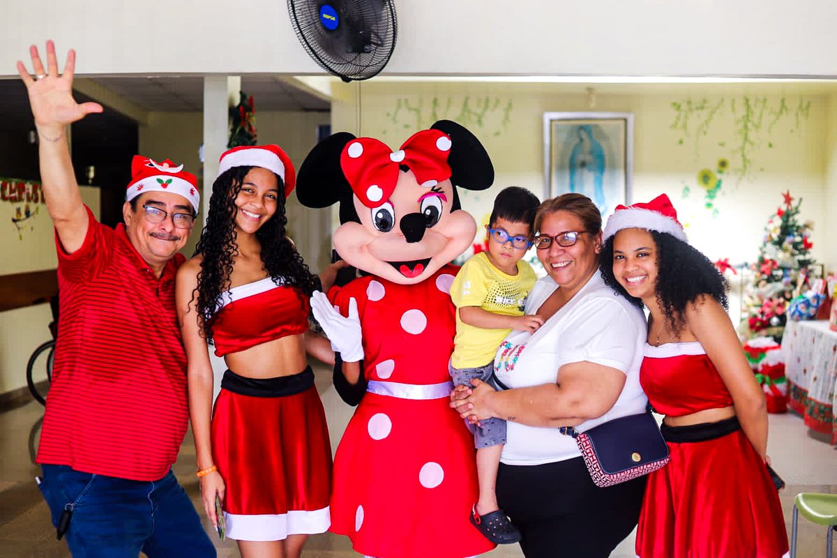 Hoy celebramos la Fiesta de Navidad del Hogar San José. Gracias a todo el equipo que cada año nos reunimos para brindar amor, cariño y un ambiente agradable a nuestros niños y adultos del albergue.

#FelizNavidad #Bendecido2024 #SanMiguelito #JuntosPodemos  #MerecemosMás