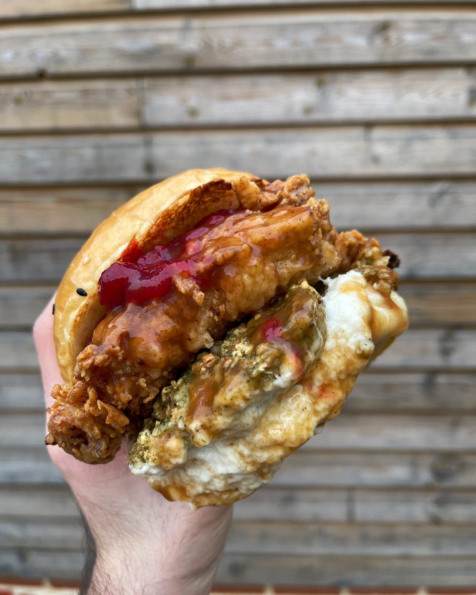 ben_racey's tweet photo. This sandwich was rather good…

Buttermilk fried turkey, bread sauce, stuffing, cranberry sauce &amp; gravy 🎅

https://t.co/jpWgeYbsMK https://t.co/pX0QJsSeU0