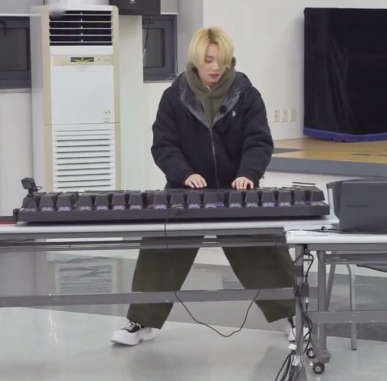 randomjungkook's tweet photo. jungkook using a giant keyboard https://t.co/OUt1wAk9SO