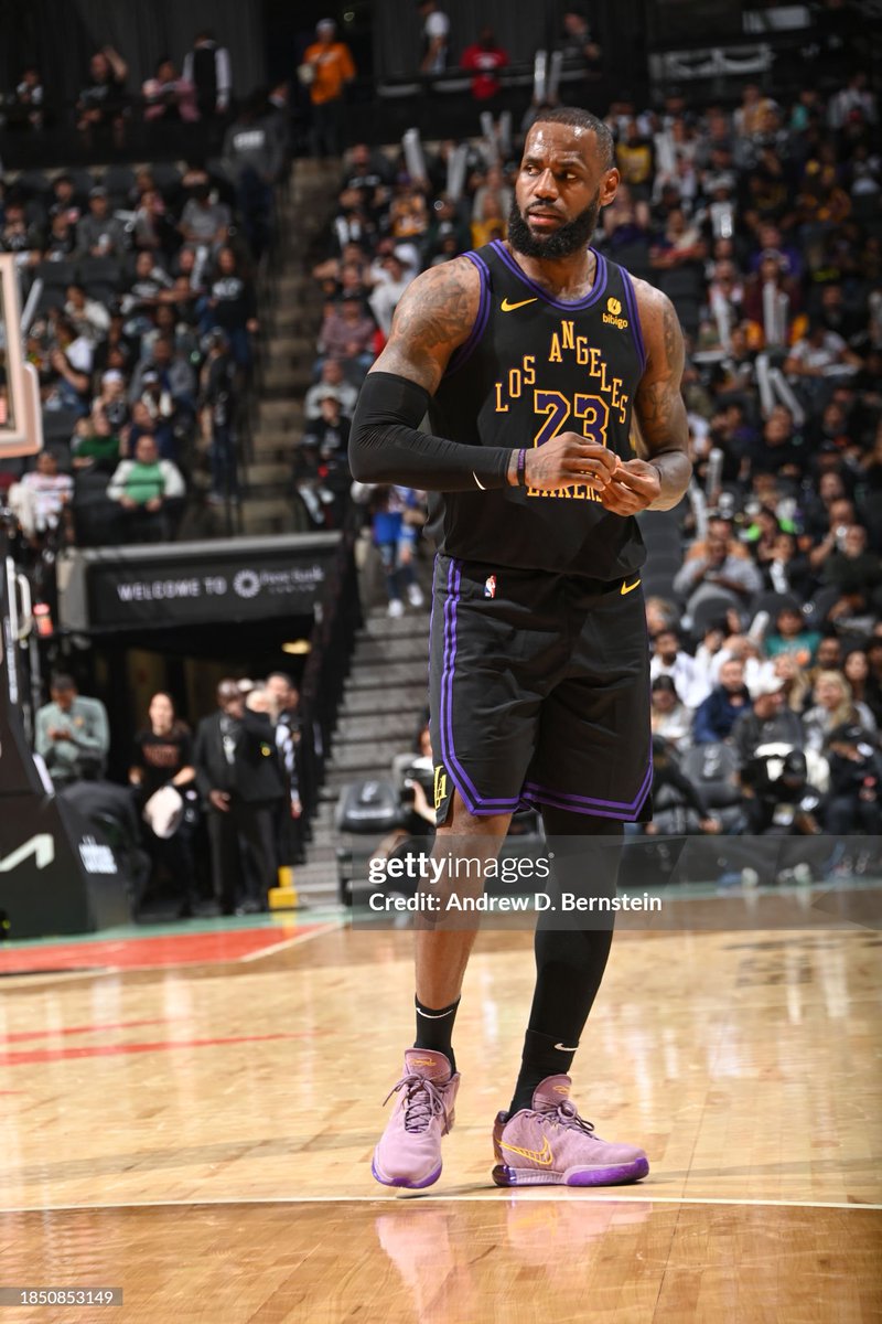 Bron against the 3-20 Spurs (who were on a 18 game losing streak): 23 points on 7/17 FG 2 points on 1/3 FG in the 4th quarter when the game was within reach -28 on the floor AD beat this team w/o Bron two nights ago, btw.