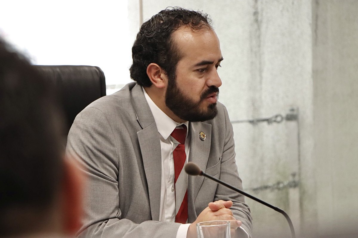 ¡Municipios unidos, en defensa de nuestros derechos!

En mi calidad de Presidente de <a href="/AMEcuador/">Municipalidades Ec</a>, nos reunimos con Juan Carlos Vega, ministro de <a href="/FinanzasEc/">Economía Finanzas Ec</a>, y junto al Comité Ejecutivo de #AME, para exigir el pago urgente de nuestros recursos que por ley nos corresponden!