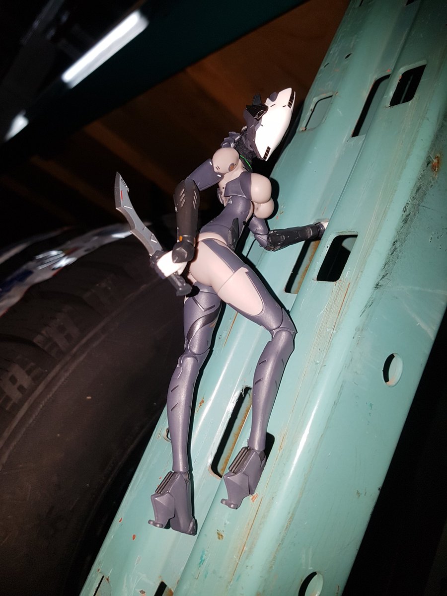 TheLocalBard's tweet image. I&apos;m the only one around, and I&apos;m closing up.  So here&apos;s some end of day  pics of the Assassin around the warehouse!

#SnailShellStudio #SnailShellAssassin #Assassin #RobotGirls #ToysAtWork #ToyPhotography @wozhike