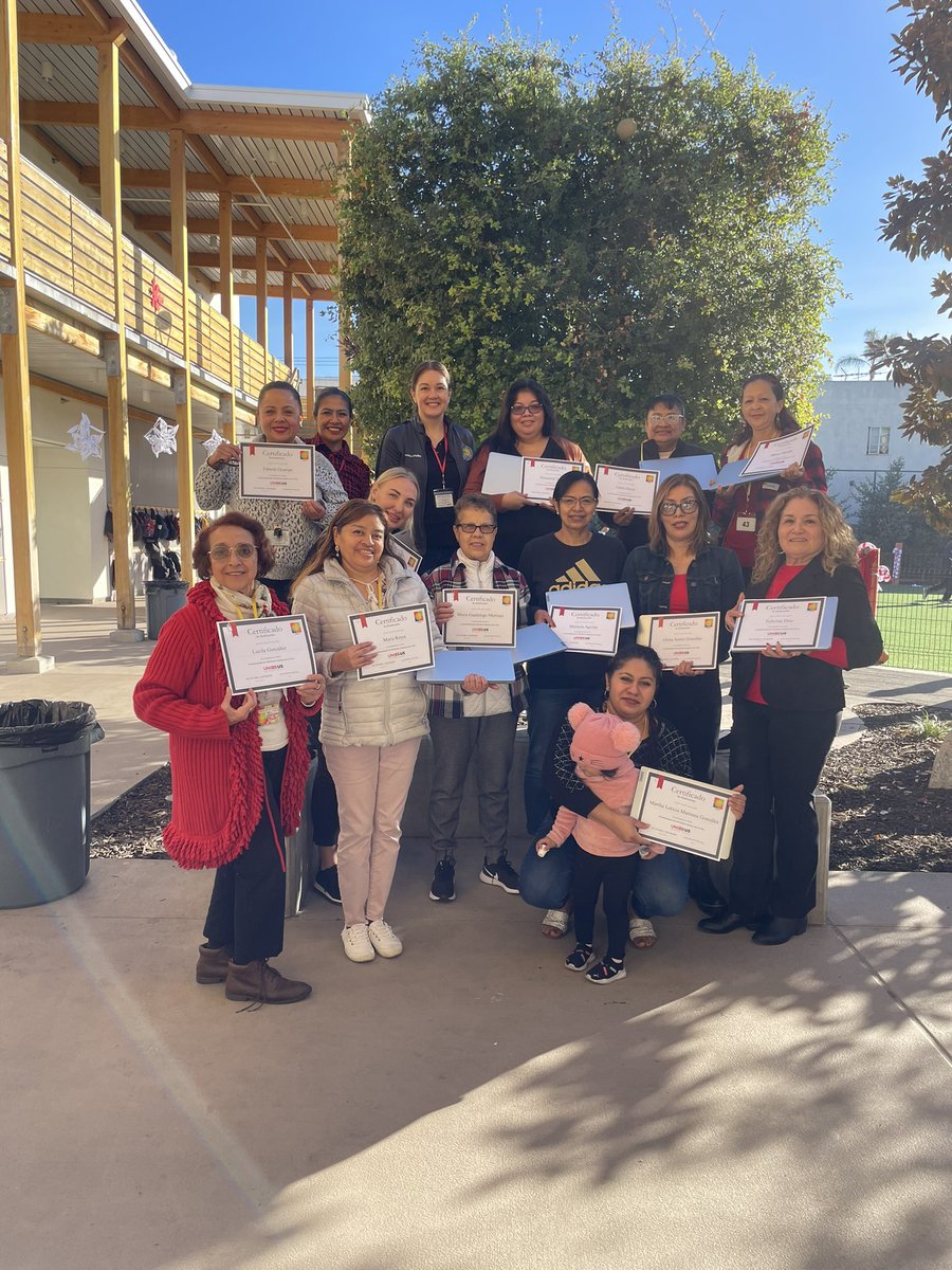 Congratulations to another dynamic group of <a href="/ElSolAcademy/">El Sol Academy</a> parents for completing the Digital Skills for Life course and getting a laptop as a gift. Thank you <a href="/WeAreUnidosUS/">UnidosUS</a> !  💻