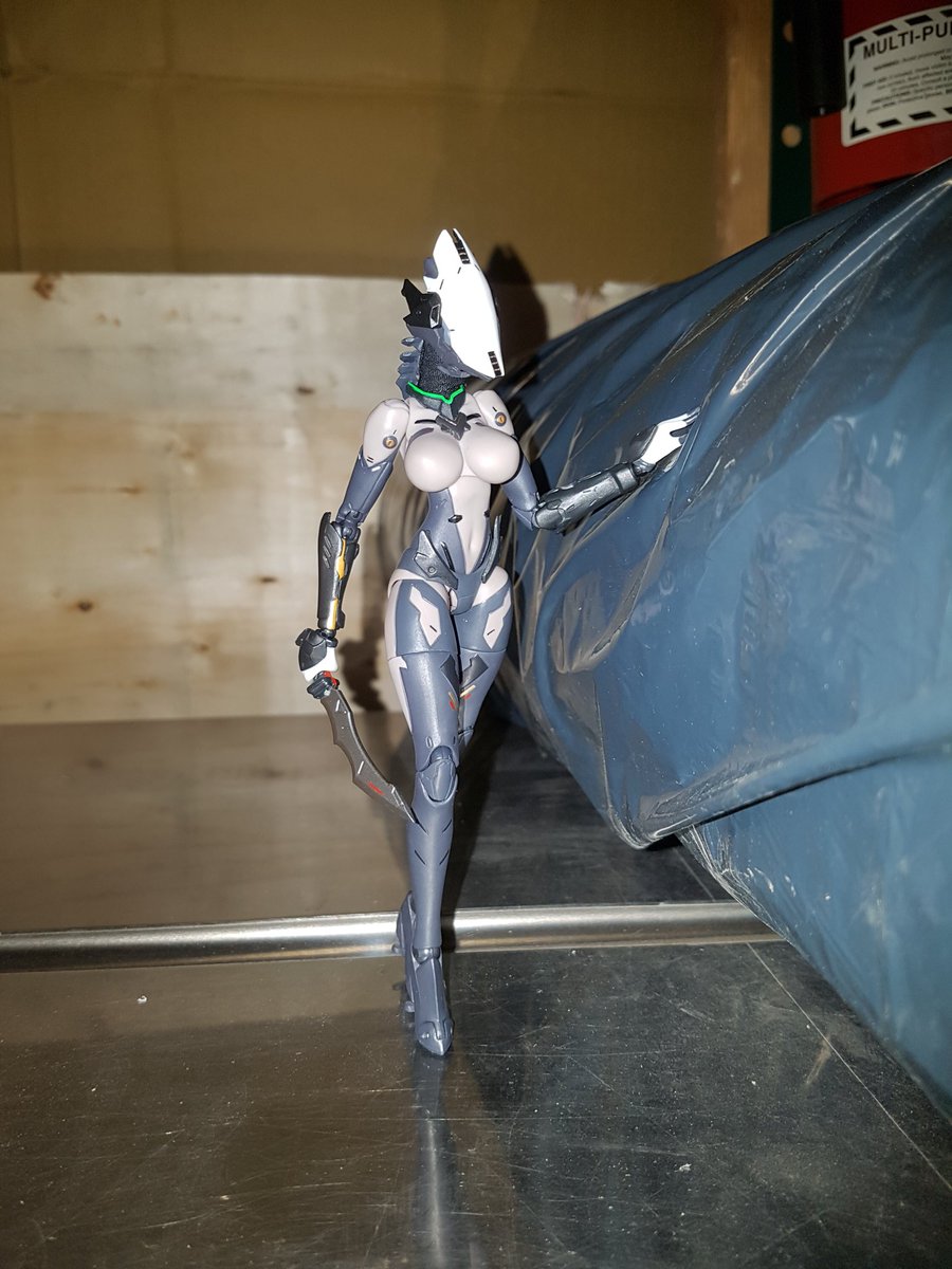TheLocalBard's tweet image. I&apos;m the only one around, and I&apos;m closing up.  So here&apos;s some end of day  pics of the Assassin around the warehouse!

#SnailShellStudio #SnailShellAssassin #Assassin #RobotGirls #ToysAtWork #ToyPhotography @wozhike