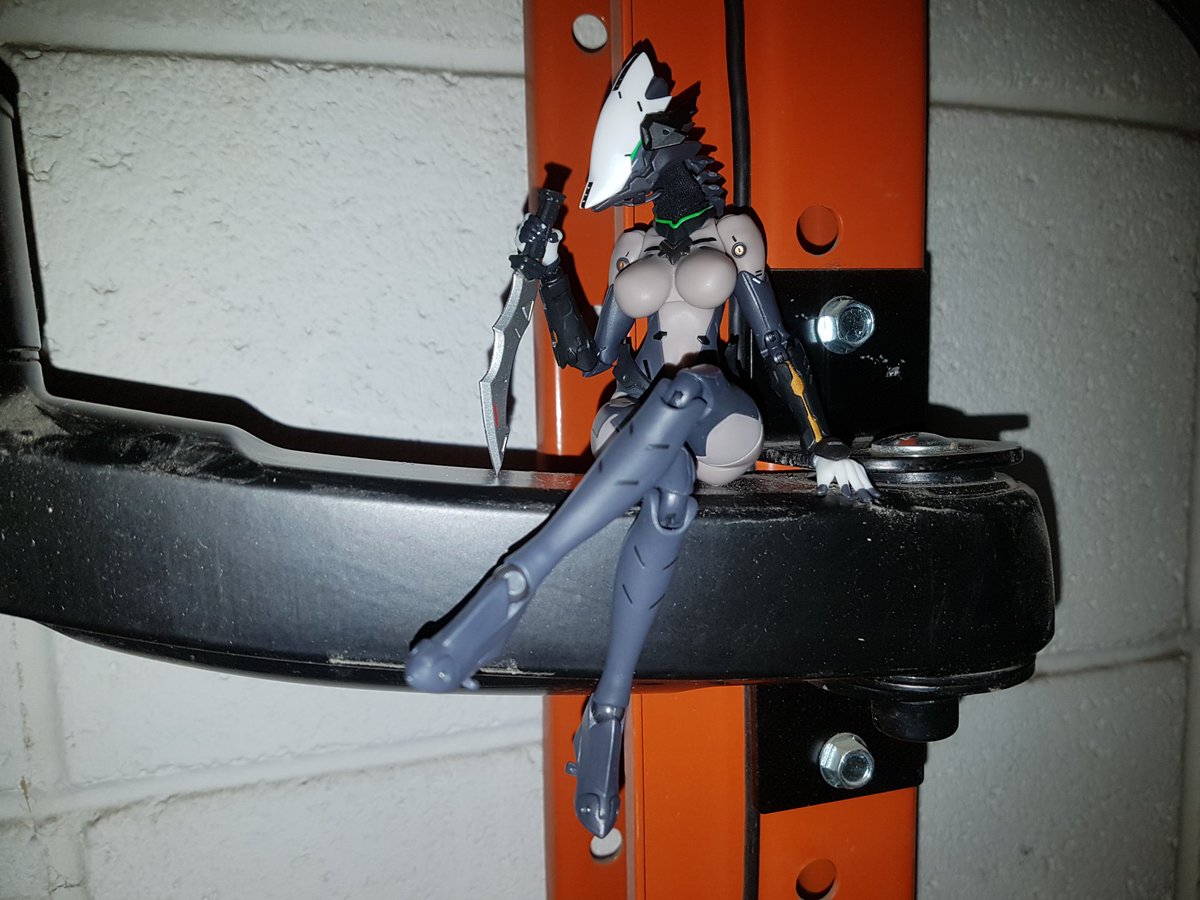 TheLocalBard's tweet image. I&apos;m the only one around, and I&apos;m closing up.  So here&apos;s some end of day  pics of the Assassin around the warehouse!

#SnailShellStudio #SnailShellAssassin #Assassin #RobotGirls #ToysAtWork #ToyPhotography @wozhike