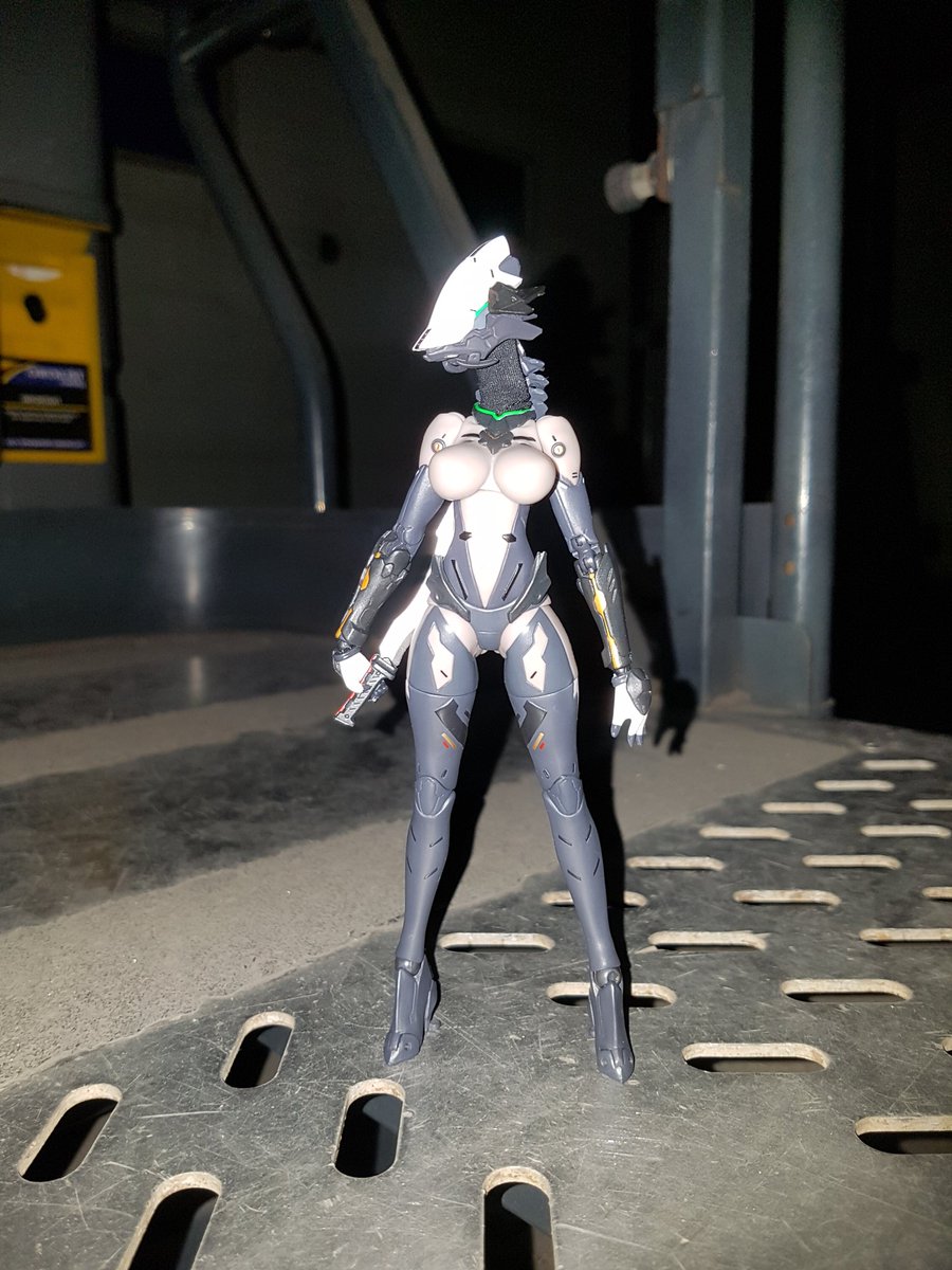 TheLocalBard's tweet image. I&apos;m the only one around, and I&apos;m closing up.  So here&apos;s some end of day  pics of the Assassin around the warehouse!

#SnailShellStudio #SnailShellAssassin #Assassin #RobotGirls #ToysAtWork #ToyPhotography @wozhike