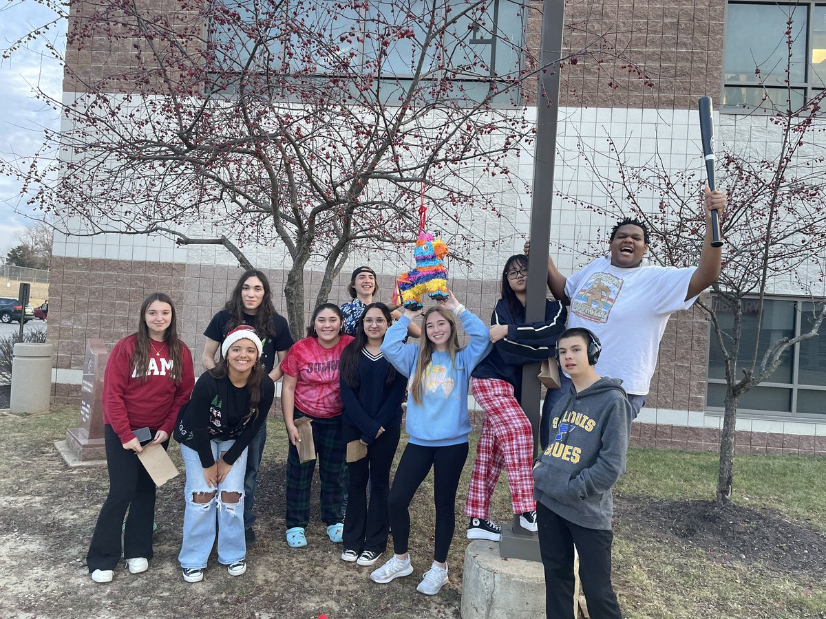 Kim Lackey (@lackeykimberly) on Twitter photo ¡Felices Fiestas, Summit Latino Student Alliance!
We had a great time today celebrating together and creating community, thanks to the EEA FIND A WAY grant!
Tío de Nadal, food, piñata, and crafts!
<a href="/EEA4Rockwood/">Dr. Suggs; Director of Educational Equity & Access</a> <a href="/RSHSPrincipal/">Dr. Emily McCown</a> ¡Felices Fiestas, Summit Latino Student Alliance!
We had a great time today celebrating together and creating community, thanks to the EEA FIND A WAY grant!
Tío de Nadal, food, piñata, and crafts!
<a href="/EEA4Rockwood/">Dr. Suggs; Director of Educational Equity & Access</a> <a href="/RSHSPrincipal/">Dr. Emily McCown</a>