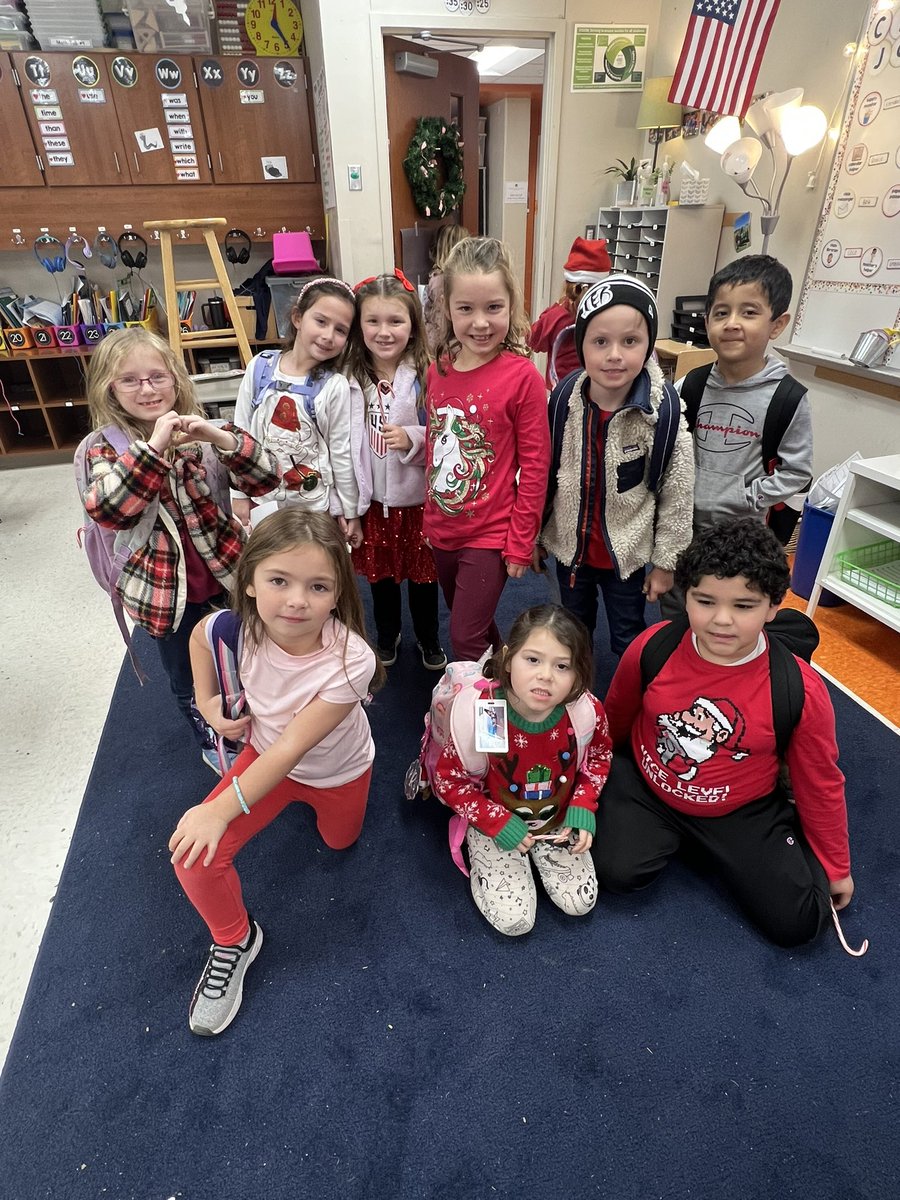 HaleyTemple11's tweet photo. We had a wonderful week before break!! Happy holidays from Mercer first grade to you! 💙🎄 https://t.co/YsS49BbjxQ