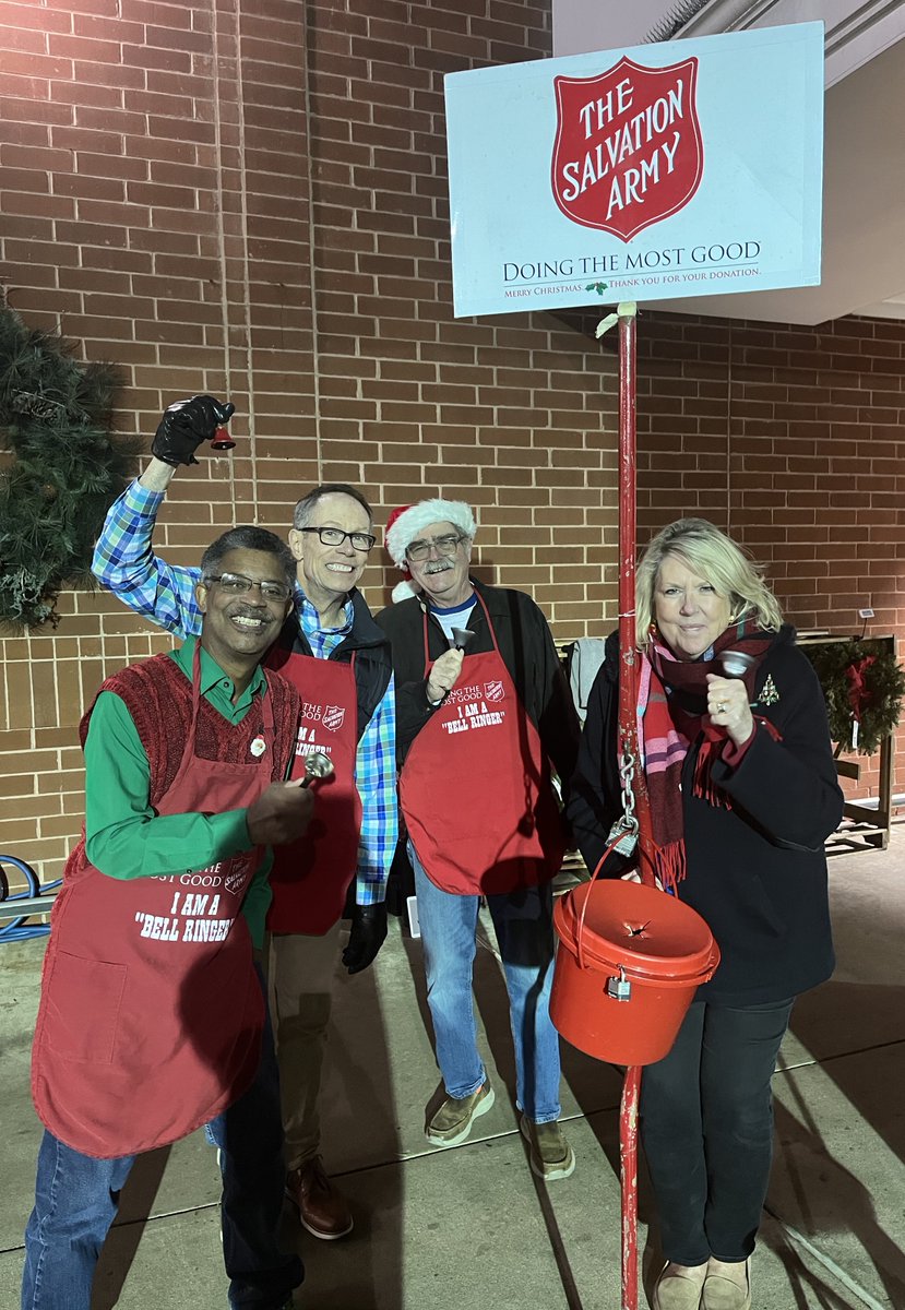 We sincerely thank @DonnybrookSTL for another year of ringing bells at the #SalArmy Red Kettle outside the Ladue @SchnuckMarkets! Your time collecting donations will have a great impact to help us continue and grow our programs.

#SalArmySTL #TOLSTL76 #Schnucks #DoingTheMostGood