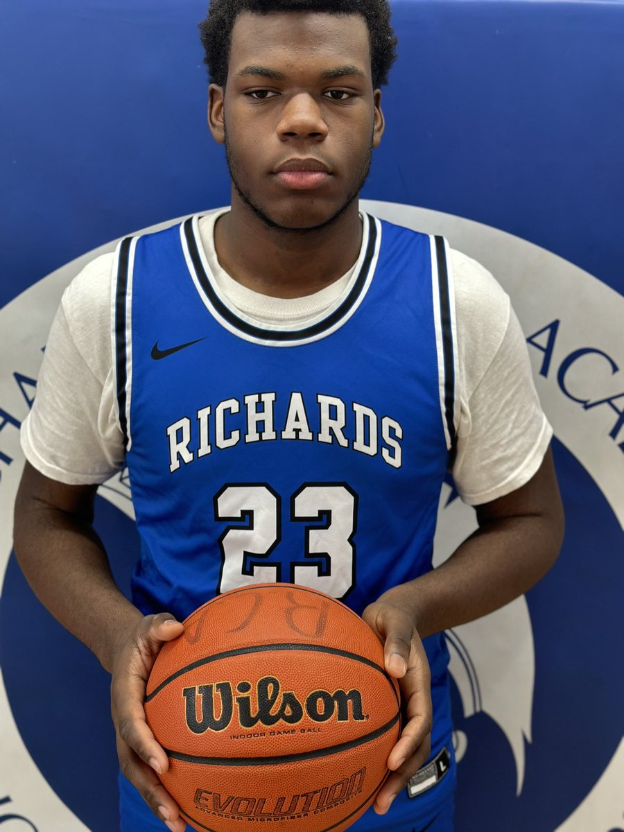 Richards Career Academy falls short against a tough bogan team 62-75. MVPS #5 David Thomas goes off for 36pts shooting 9-12 from 3 4asts/7rebs #23 Juelz Baker 8pts/4rebs
and #1 Davon Simpson with 6pts/3asts <a href="/michaelsobrien/">Michael O'Brien</a> <a href="/NestoHoops/">Aaron Britton</a> <a href="/AlHartwig1/">Al Hartwig</a> <a href="/ILHoopProspects/">Illinois Hoop Prospects</a> <a href="/ILLHoopsScoops/">ILLHoopsScoops</a>