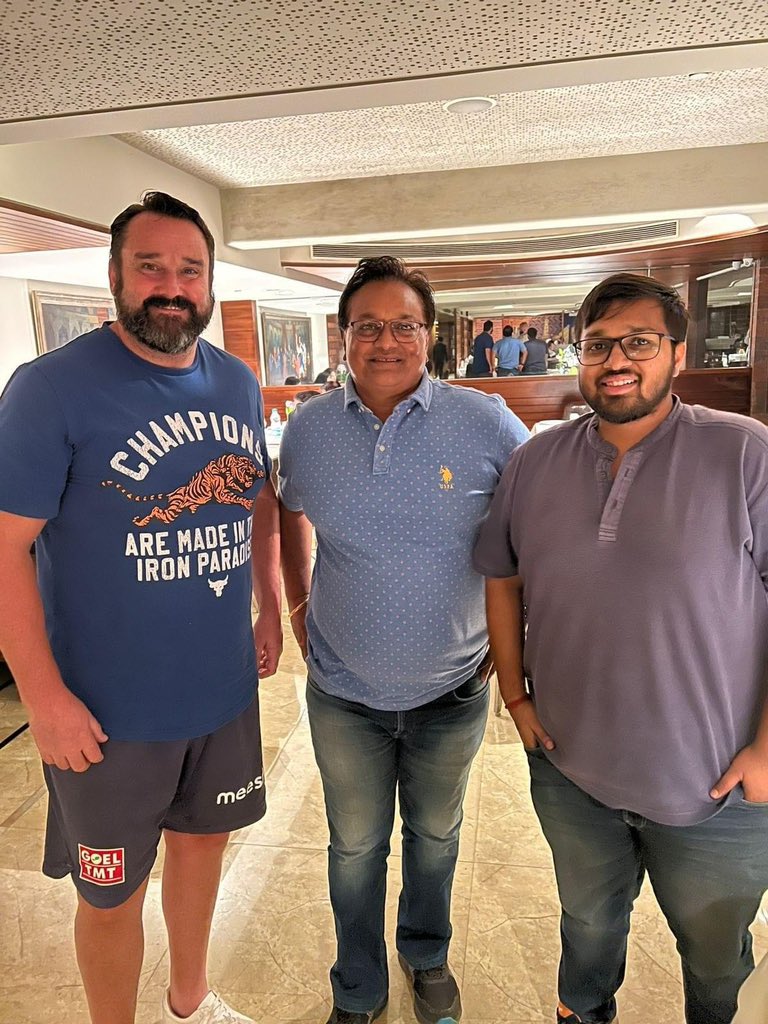 Meeting the legend Fast Bowling Master Coach Steffan Jones. There is so much to learn about fast bowling coaching 👍

Thanks for the meet, learnt a lot.