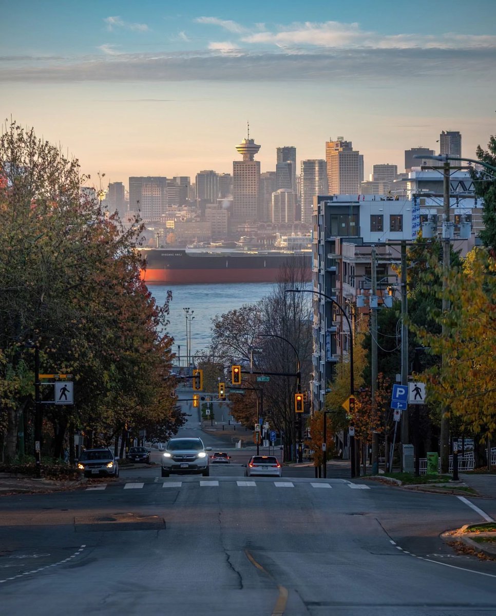 Taking in the view from up the hill ✨⁠
⁠
📸: @rl.images⁠
⁠#ShipyardsDistrict #NorthVancouver