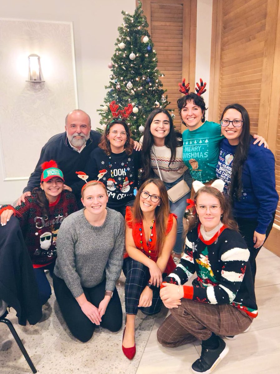 Guerrero-Cazares lab (@hugoguerrerolab) on Twitter photo Happy holidays from the Guerrero lab!! 🎄🎄<a href="/emilynorton295/">Emily Norton</a> <a href="/AnnaCarrano/">Anna Carrano</a> <a href="/marissarussoo/">Marissa Russo</a> @aurafig <a href="/lauraolmedomor1/">Laura Olmedo Moreno, PhD student</a> Happy holidays from the Guerrero lab!! 🎄🎄<a href="/emilynorton295/">Emily Norton</a> <a href="/AnnaCarrano/">Anna Carrano</a> <a href="/marissarussoo/">Marissa Russo</a> @aurafig <a href="/lauraolmedomor1/">Laura Olmedo Moreno, PhD student</a>