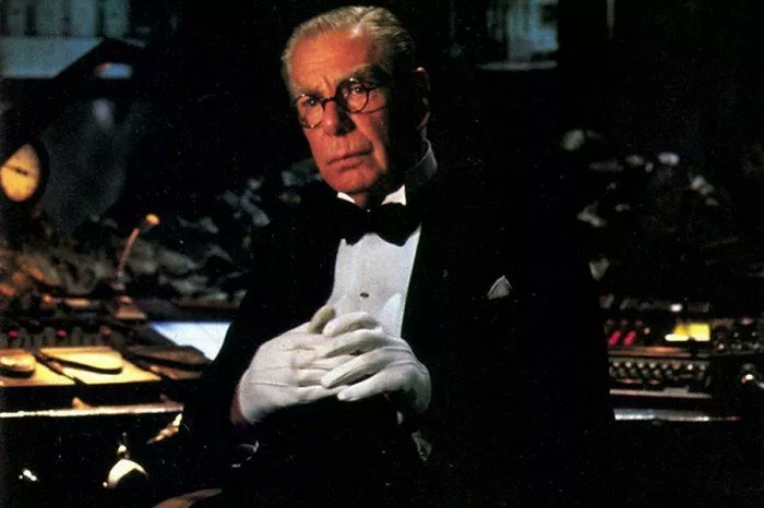 I just realized that the Celestial Toymaker had a brief gig as Batman's butler.

#DoctorWho #MichaelGough