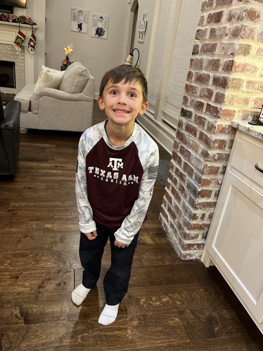 When your momma works for a Texas-based company <a href="/806Technologies/">806 Technologies</a> , you’re just an LSU boy always being recruited!  #GeauxTigers