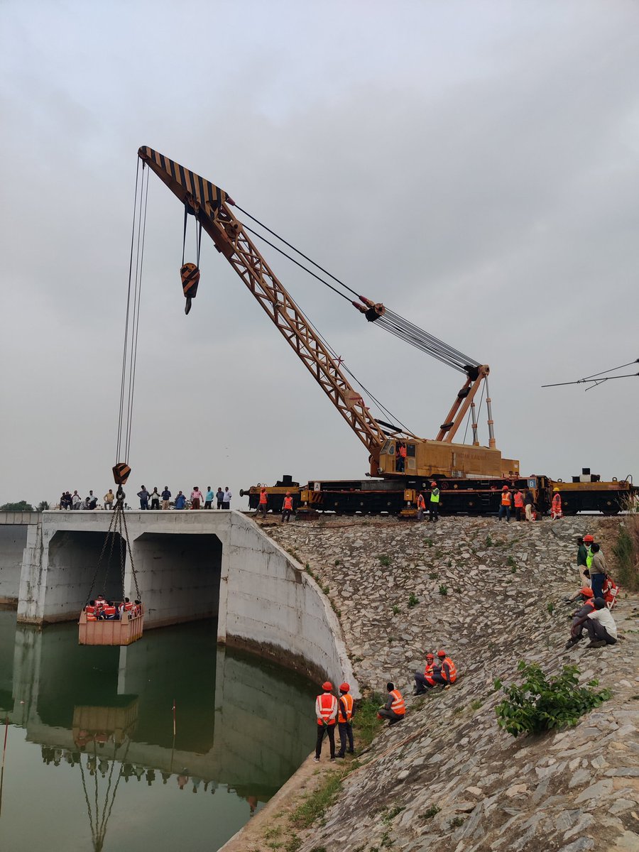 Pond/water rescue Demonstration carried out at #Indian #Railways #Institute of #Disaster #Management (#IRIDM) - #Bengaluru by the team of IRIDM-Bengaluru during the training program for the Rly officer's batch DM-MDP with a rescue platform by 140T Cowans Sheldon Old Design crane