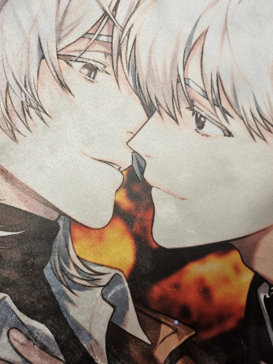 어떠캄 진짜 감동그자체다................. 
펼쳐보고 몇 번을 쓰다듬었는지