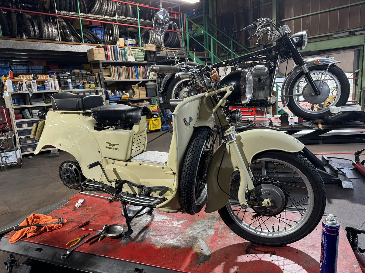 今日の作業台。
Moto Guzzi Galletto 200