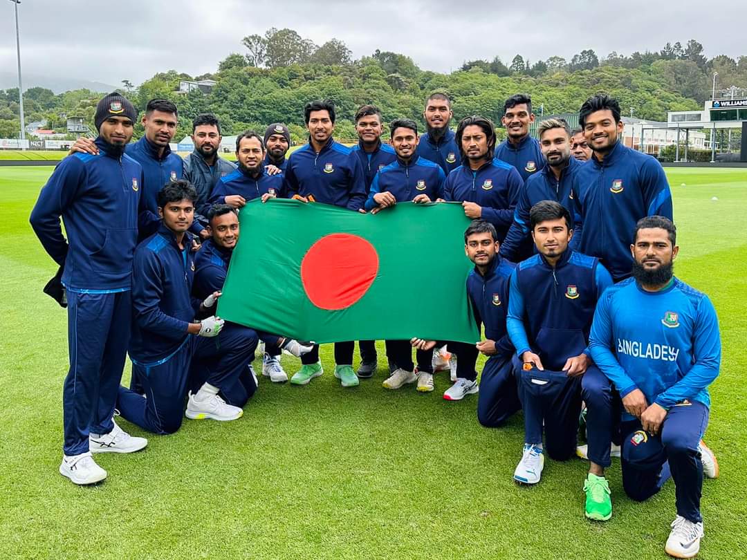 posing proudly with the National Flag. #LKD16 #BANvNZ #VictoryDay