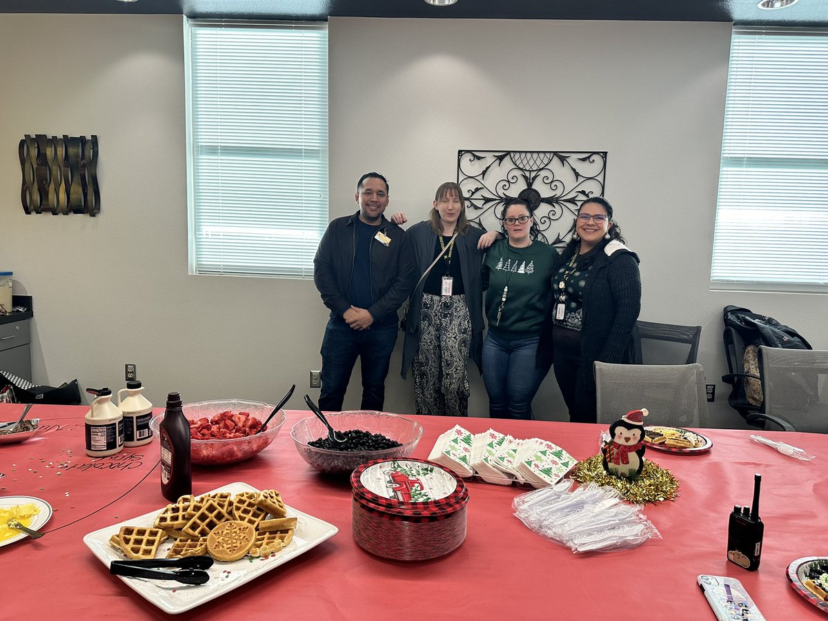 Today we celebrated our Christmas door contest winners 🎄with a waffle bar 🧇 we have the best teachers and the best team @TheParkMS ❤️🎄@jortiz_P_ @plarabazan