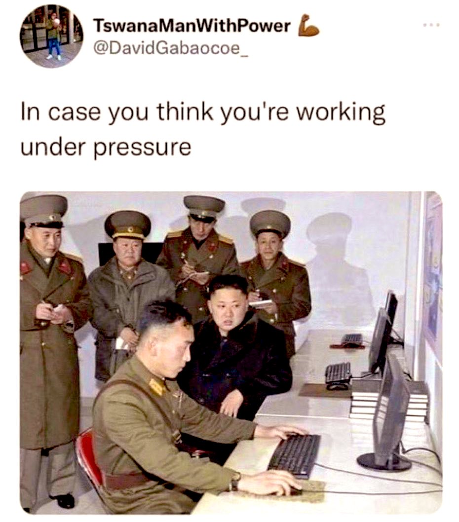 mokshaowei's tweet image. Collab managers explaining why #overworld WL mint didn't go as planned while the whole team looks on. 😂

#LetsMoveOn