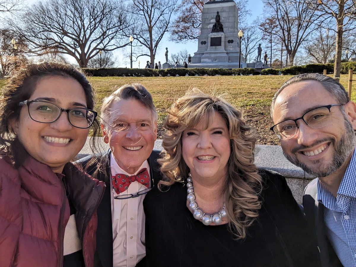 Just finished a lovely trip to DC with @SethBlattman to help AZ Dems @A_DLCC flip the legislature! Connected with cool legislators like @LizBerryWA ! And we walked around and saw @VoteGloriaJ ready for a White House holiday party 🎄