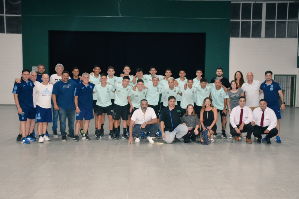 #Sub20 La Selección del Ascenso ya está en Arequito, provincia de Santa Fe. 👏 Gracias a los empleados del club 9 de Julio por la recepción 😁 🔜 Mañana, exhibición de la Copa del Mundo y amistoso ante un combinado de la Liga Casildense.