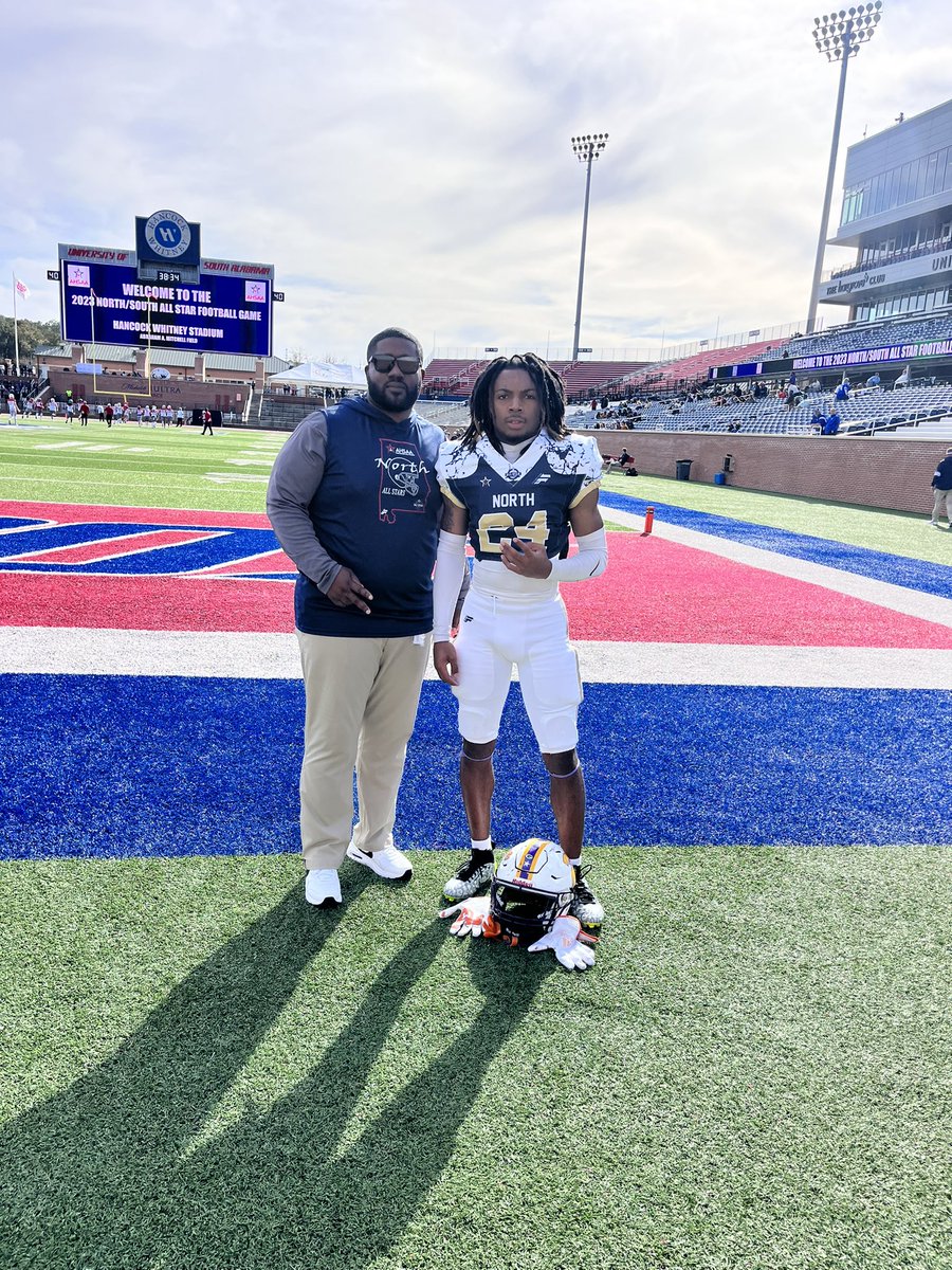 What a week, enjoy my time with some of the best coaches and players in the state @AHSAAUpdates . Had a chance to rock out with my guy @camrenw0 in his last HS game. Blessings Geaux Be Great