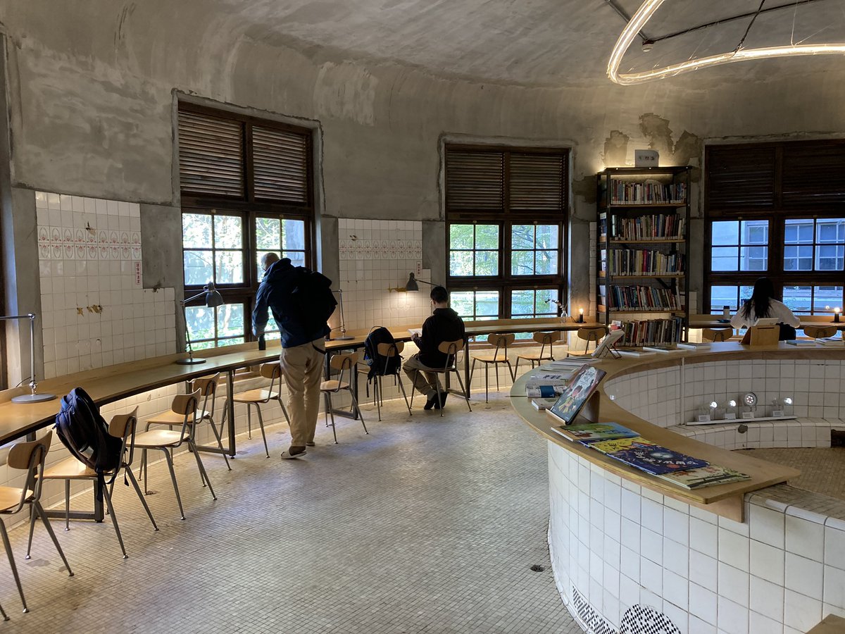 YianLee6's tweet photo. Just found a fantastic substitute for cafes or libraries for digital nomads in Taipei. This little ‘library’ is hidden in the former Tobacco Factory as part of the Design Museum. You can get access to it for the whole day for just NTD50. Plenty of sockets and usually not crowded. https://t.co/CG7cVHicdR