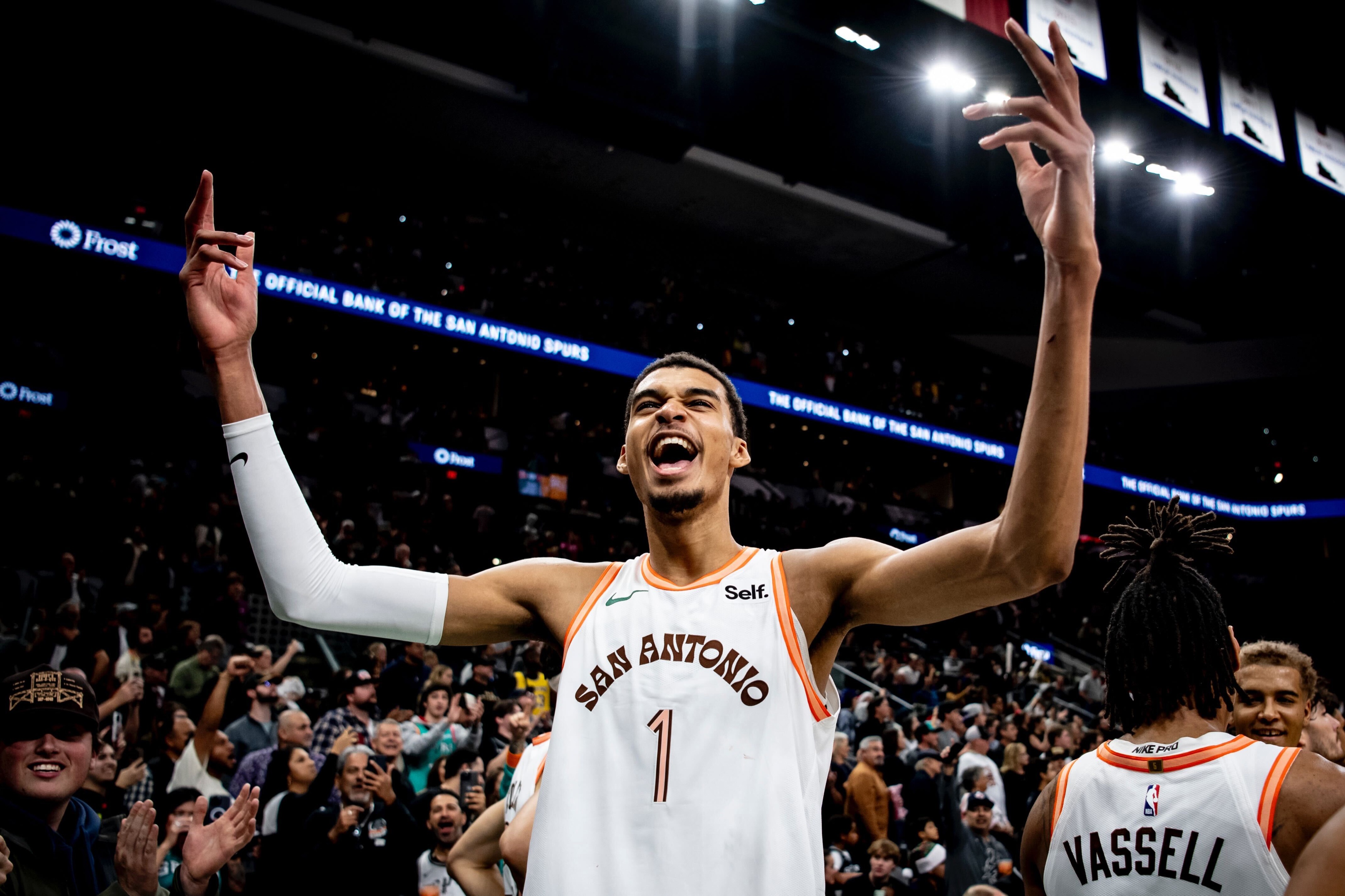 San Antonio Spurs on X: "all the feels! TEAM win for sure 🙌 https://t.co/6eLuxYJgDh" / X