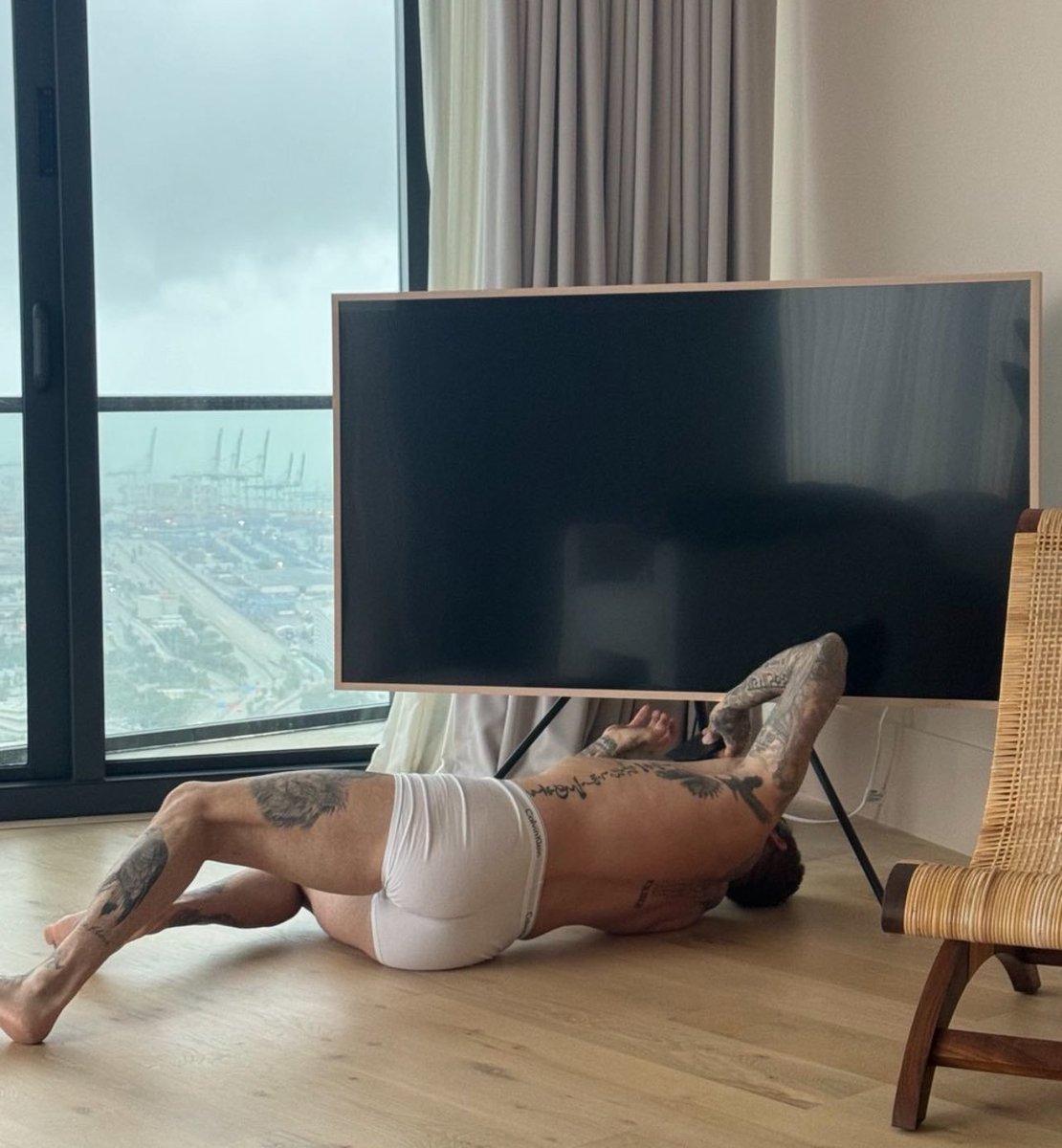 Victoria Beckham posts a photo of husband David Beckham fixing their TV, cheekily captioning, 'Electrician came to fix the TV... You're welcome!' 📺🔧 

#davidbeckham #diyexpert #tvrepair